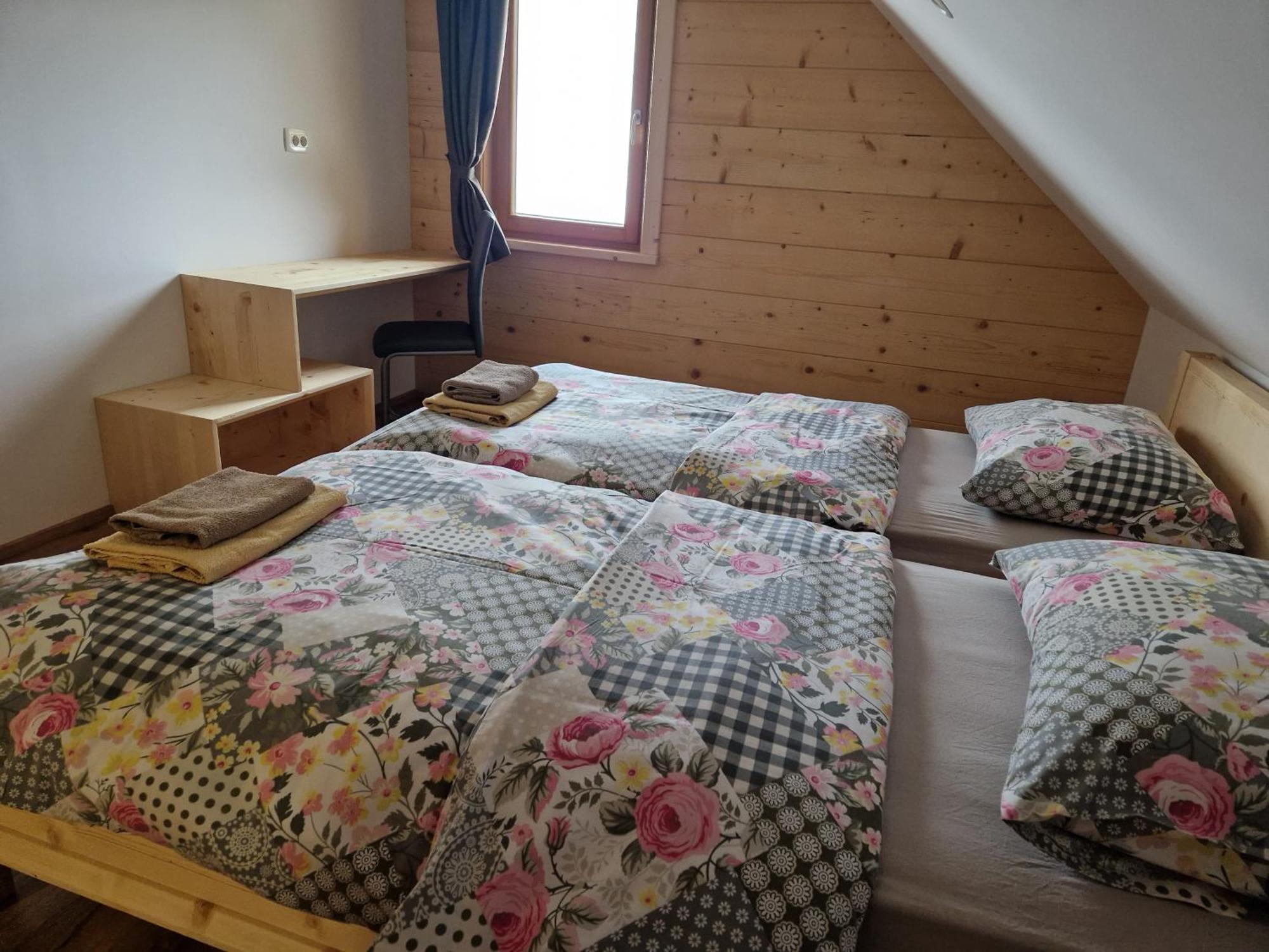 Guest House Pr Ambruzarju & Apartments Cerklje na Gorenjskem Zimmer foto
