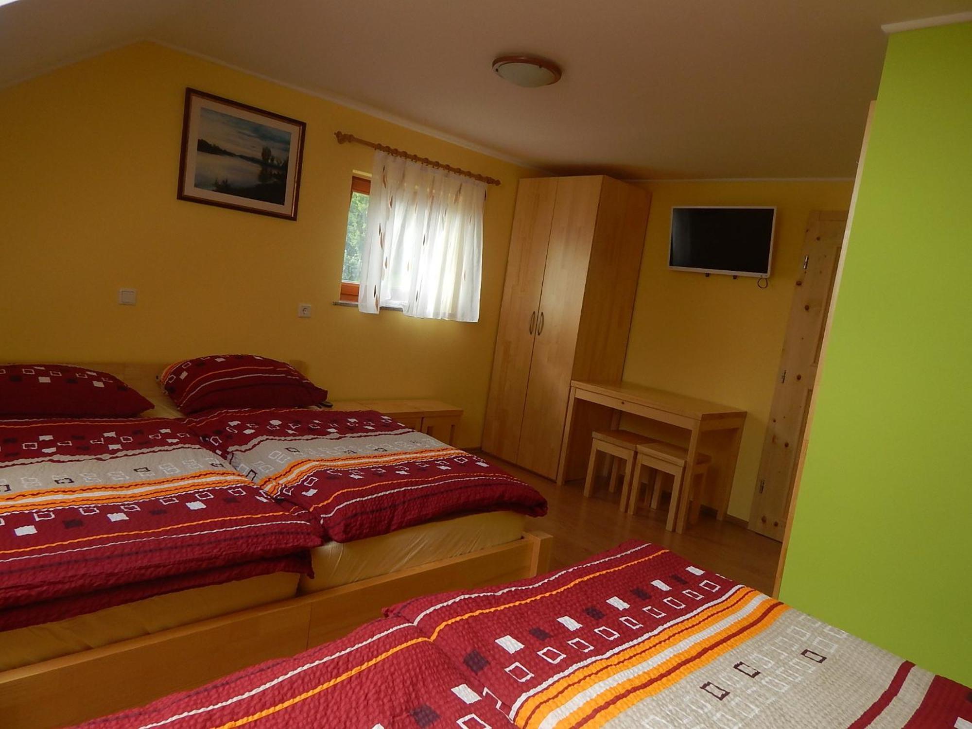 Guest House Pr Ambruzarju & Apartments Cerklje na Gorenjskem Zimmer foto