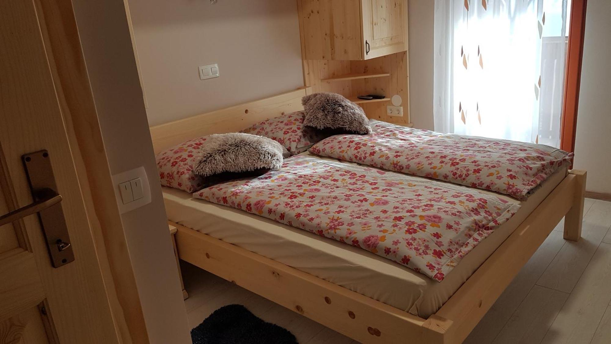 Guest House Pr Ambruzarju & Apartments Cerklje na Gorenjskem Zimmer foto