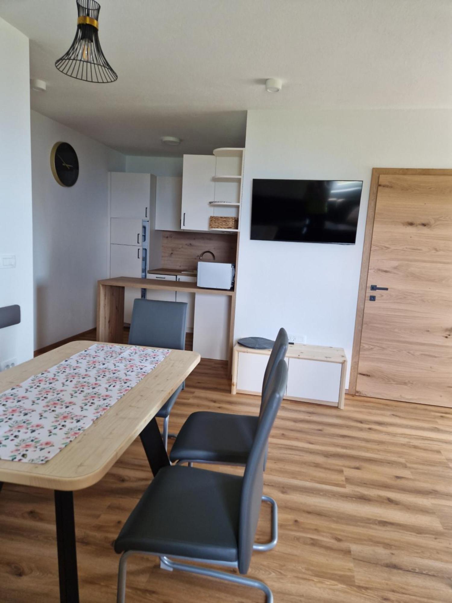 Guest House Pr Ambruzarju & Apartments Cerklje na Gorenjskem Zimmer foto